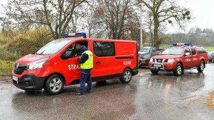 La Policía polaca inspecciona Przewodow, donde se estrelló el misil que mató a dos personas. / EFE.