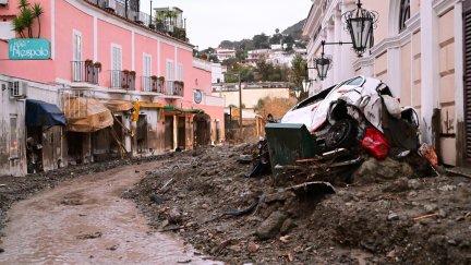 Consecuencias del corrimiento de tierras que ha afectado a la isla italiana de Ischia./ EFE/EPA/CIRO FUSCO ITALY OUT.