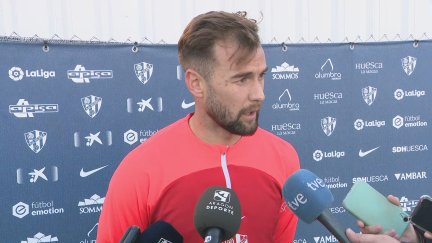 Carrillo, hablando tras el entrenamiento. Foto: Aragón Deporte