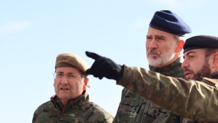 El Rey Felipe VI durante el ejercicio de evaluación en Zaragoza. / Europa Press