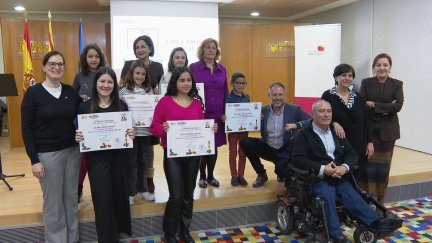 Foto de familia de los premiados.