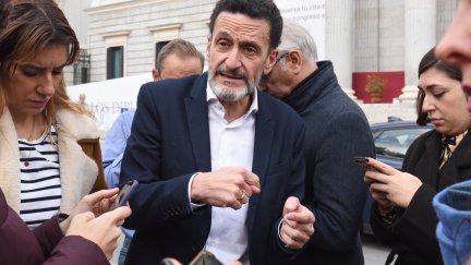 Edmundo Val este viernes a las puertas del Congreso de los Diputados. / Europa Press
