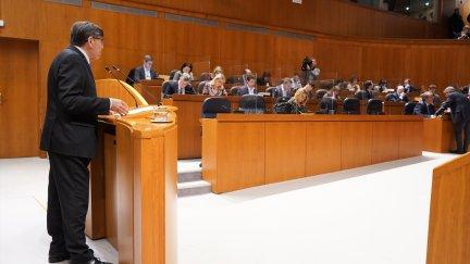 Arturo Aliaga, durante su intervención en la sesión de control. / Cortes de Aragón.