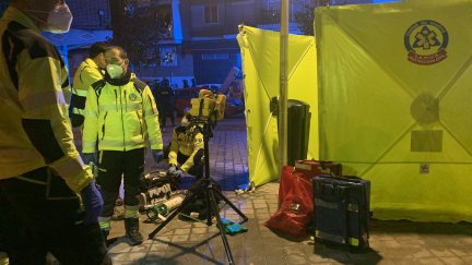 Efectivos de Emergencias trabajando en el lugar del suceso. / EFE/Emergencias Madrid