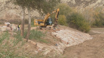 Trabajos de prevención ante las crecidas en el río Ebro.
