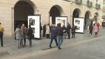 Exposición sobre José Luis López Vázquez, en los porches de Galicia (Huesca).