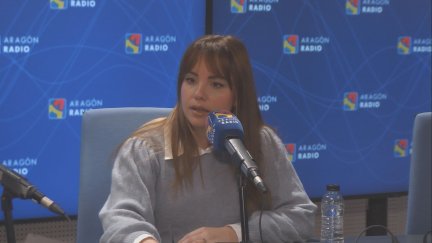 Maru Díaz, en los estudios de Aragón Radio.