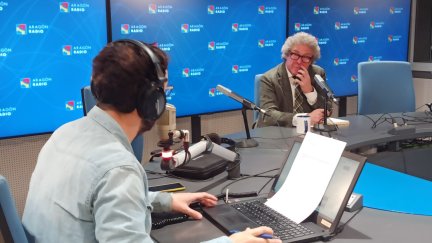 Gregorio Briz, director general de Transportes del Gobierno de Aragón, en los estudios de Aragón Radio.