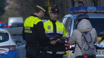 Agentes de la Policía Local trabajando en el dispositivo de vigilancia y control.