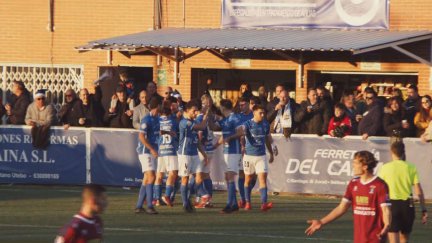 Los jugadores del Utebo celebran el primer tanto del partido.