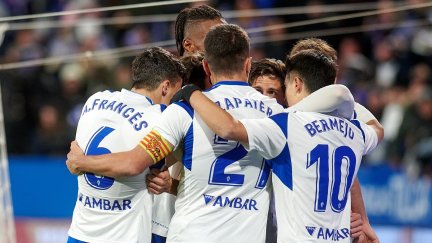 Los jugadores del Real Zaragoza celebran un gol esta temporada.