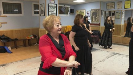 Hortensia ha aprovechado su jubilación para aprender a bailar flamenco. / Aragón TV