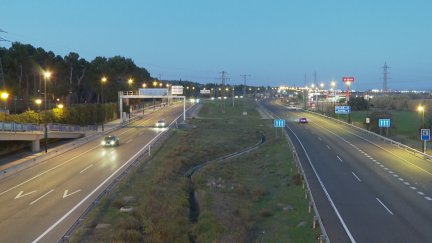 Tráfico en las proximidades de Zaragoza este lunes.