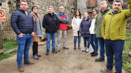 El consejero de Vertebración del Territorio, José Luis Soro, en su visita este viernes a Jánovas. / Gobierno de Aragón