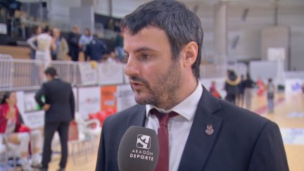Carlos Cantero atienda a Aragón Deporte este viernes en Bembibre.