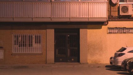 Entrada del inmueble donde han ocurrido los hechos.
