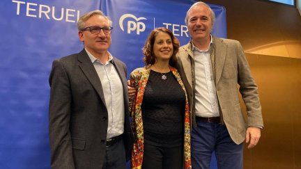 El presidente del PP Teruel, Joaquín Juste, la candidata del PP a la Alcaldía de Teruel, Emma Buj, y el presidente del PP de Aragón, Jorge Azcón. / PP