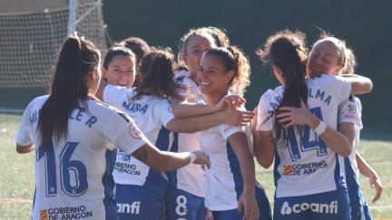 Las jugadoras del Zaragoza CFF celebran un gol en un partido reciente.