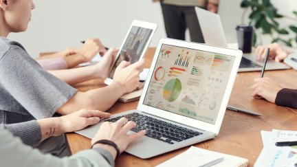 Las empresas demandan sobre todo perfiles tecnológicos este 2023. / Canva.