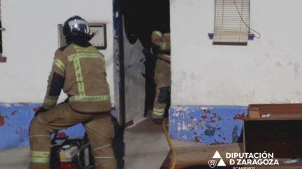 Los bomberos de la DPZ del parque de Calatayud durante el rescate. / DPZ