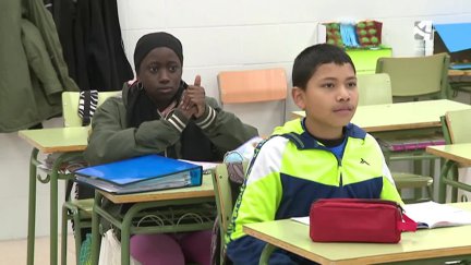 Dos alumnos del IES Ramón y Cajal en clase.
