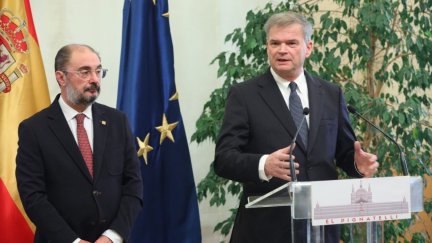El presidente de Aragón, Javier Lambán, tras su reunión este jueves con el director de Amazon Customer Fulfillment, Fred Pattje. / Gobierno de Aragón