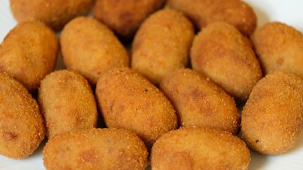 Las croquetas están hechas con una base de bechamel. / Pixabay