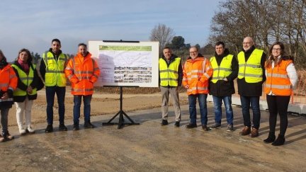 El consejero de Vertebración del Territorio, José Luis Soro, ha visitado las obras de la A-140. / Gobierno de Aragón