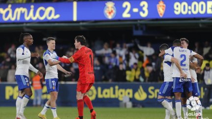 Los jugadores del Real Zaragoza celebran el triunfo.