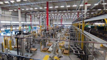 Interior de la nave de Amazon en Plaza, de 52.000 metros cuadrados, empezará a funcionar en marzo.