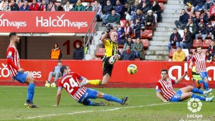 Mollejo, en la jugada que casi supone el gol blanquillo. Foto: LaLiga