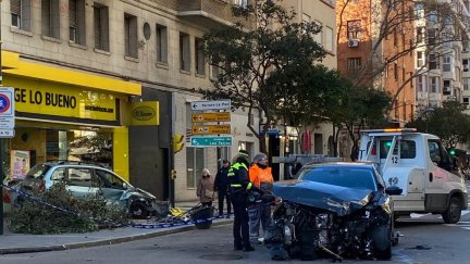 Imagen del accidente ocurrido en la calle Tomás Bretón de Zaragoza. / Sylvia Herrero