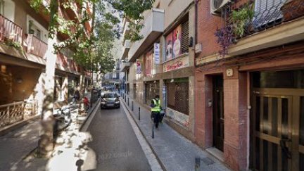 Un ciudadano ha encontrado al bebé en la calle Begur, en el distrito de Sants-Montjuïc de Barcelona. / Google Maps.