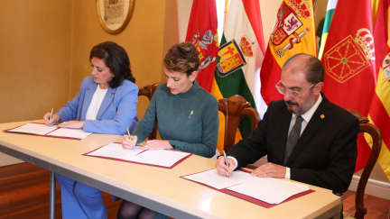 El presidente de Aragón, Javier Lambán, junto a la presidenta de Navarra, María Chivite, y la presidenta de La Rioja, Concha Andreu. / Gobierno de Aragón