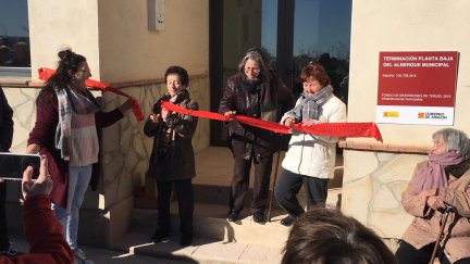 Momento en el que el albergue fue inaugurado, el pasado sábado. / Ayuntamiento de Monforte de Moyuela