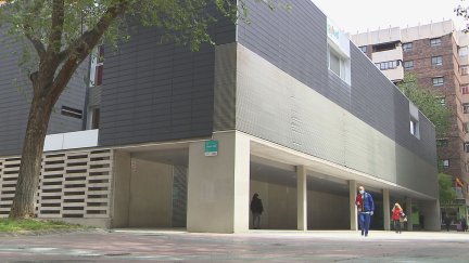 Fachada del centro de salud Amparo Poch