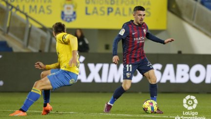 Joaquín controla el balón en una acción del partido.