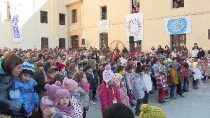 Los escolares conmemorando el día de la Paz en Alcorisa (Teruel).
