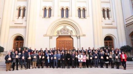 El presidente de Aragón, Javier Lambán, ha presidido el acto de entrega de los sellos Aragón Circular. / Gobierno de Aragón