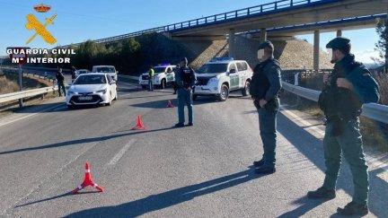 Control de la Guardia Civil en Siétamo. / Guardia Civil