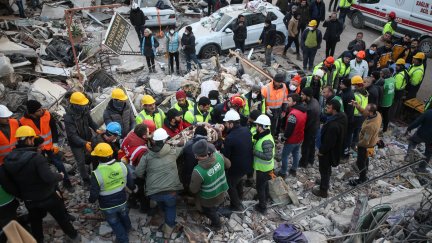 Labores de búsqueda en la ciudad de Hatay, en el sudeste de Turquía./ EFE/EPA/STR.