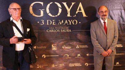 Carlos Saura con el presidente Javier Lambán en la presentación de 'Goya, 3 de mayo'. / Gobierno de Aragón