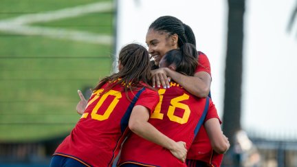 Las jugadoras de la Selección Femenina celebran uno de los tantos de la victoria ante Jamaica.