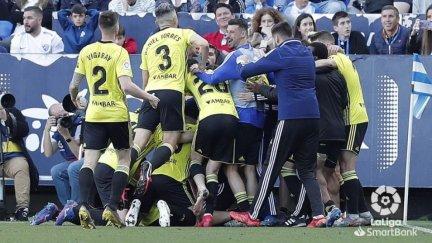 Los jugadores del Real Zaragoza celebran el 0-1 ante el Málaga del año 2020.