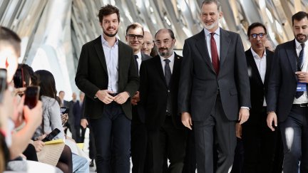 El Rey, a su llegada al Pabellón Puente para inaugurar el Mobility City. / Gobierno de Aragón