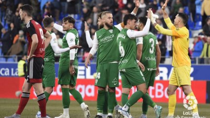 Los jugadores de la SD Huesca celebran un gol.