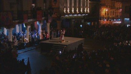 Turolenses y visitantes disfrutan de un viaje a la Edad Media en las calles de la capital mudéjar.