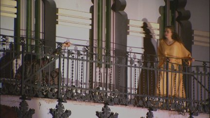 Diego de Marcilla cae con el alma rota tras negarle el beso Isabel de Segura.