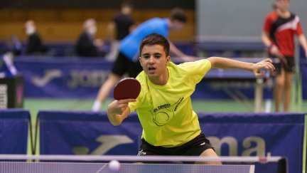 Alejandro Vivó, jugador del School Zaragoza.