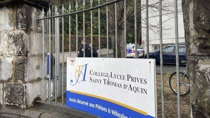 Exterior del colegio donde se ha producido el suceso. / EFE